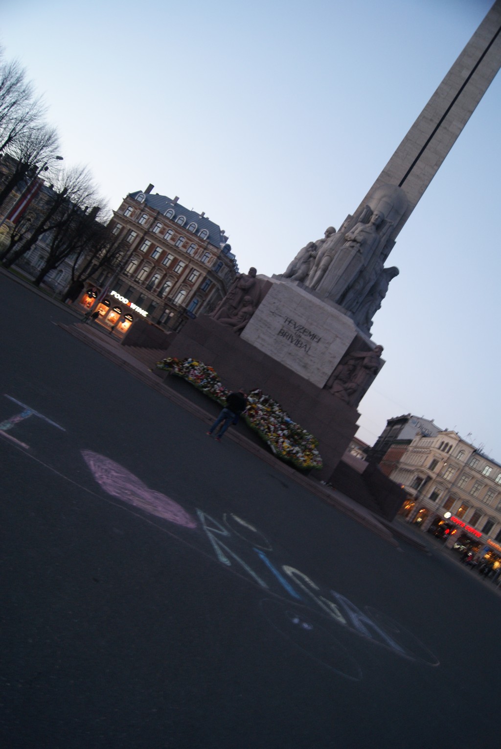 DSC08104a.jpg