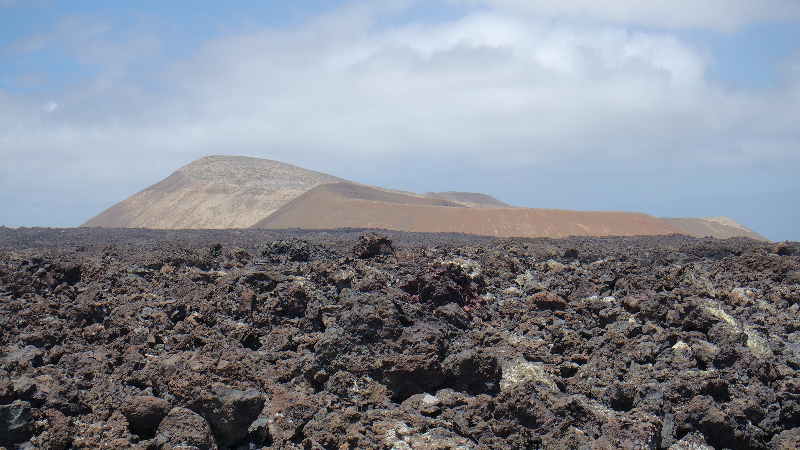 Caldera Blanca i Caldereta.JPG