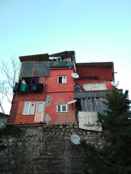 zamek na skale.jpg
