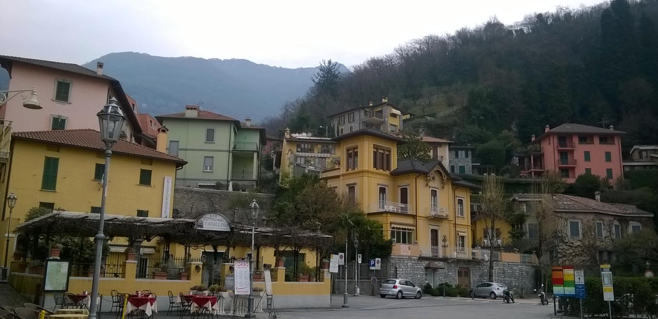Varenna przy promie.JPG