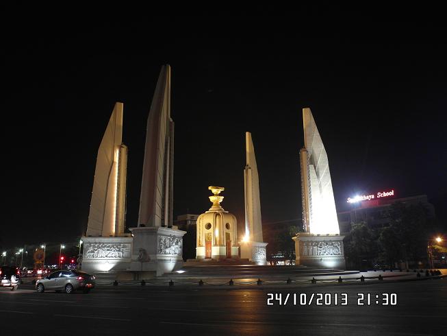SAM_1255_Pomnik_Demokracji.JPG