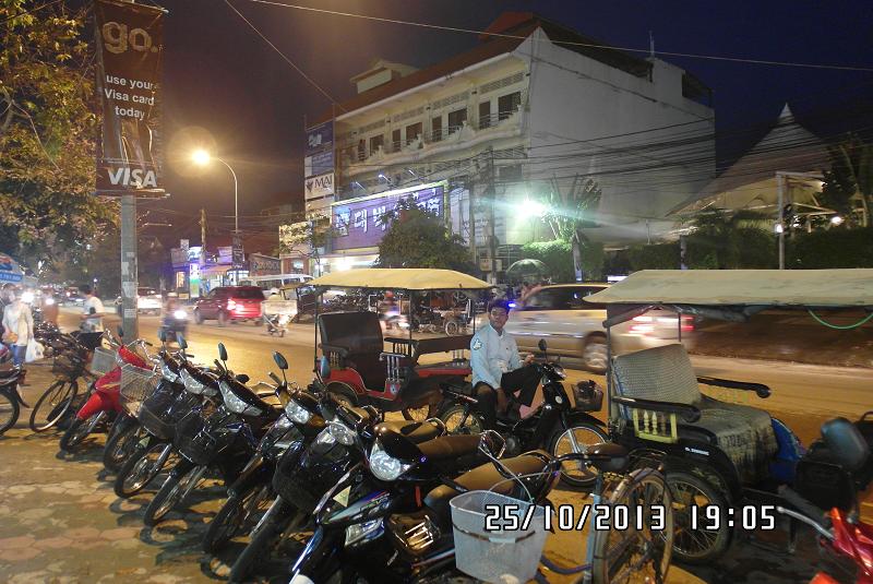 SAM_1437_Sivutha_Blvd.JPG