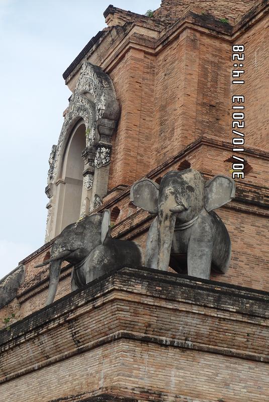 SAM_2960_Wat_Chedi_Luang.JPG