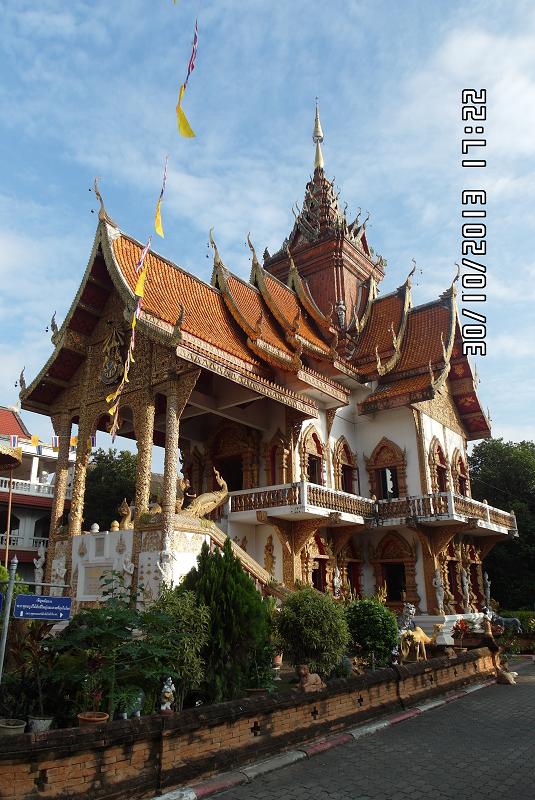 SAM_3061Wat_Bupparam.JPG