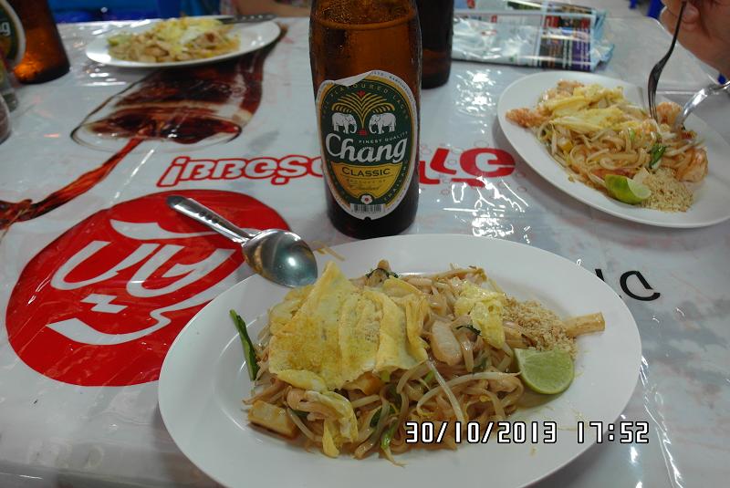 SAM_3074_Pad_Thai_fried_noodles.JPG