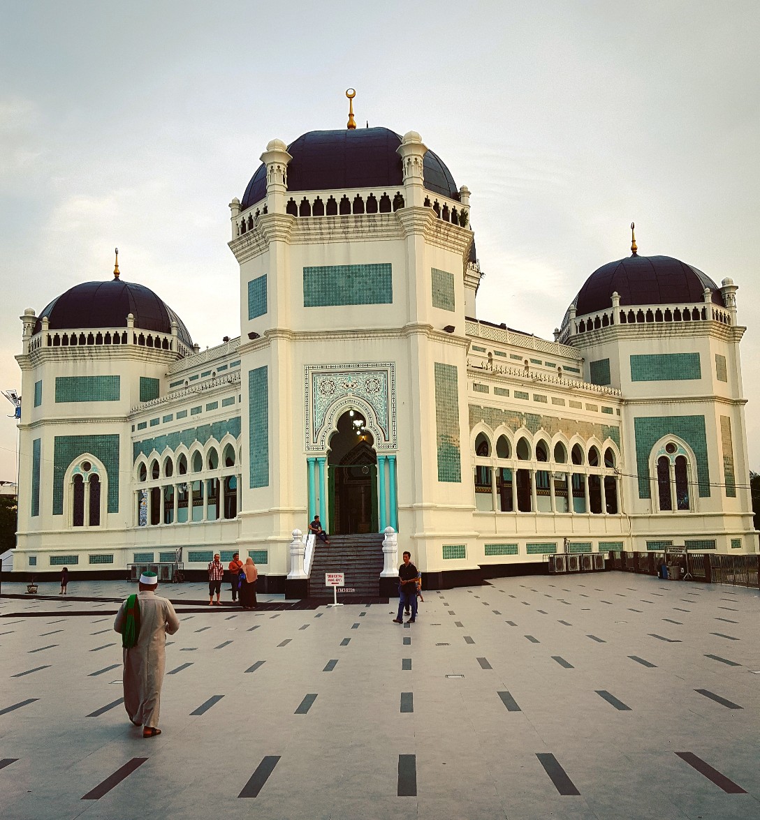mosque1.jpg