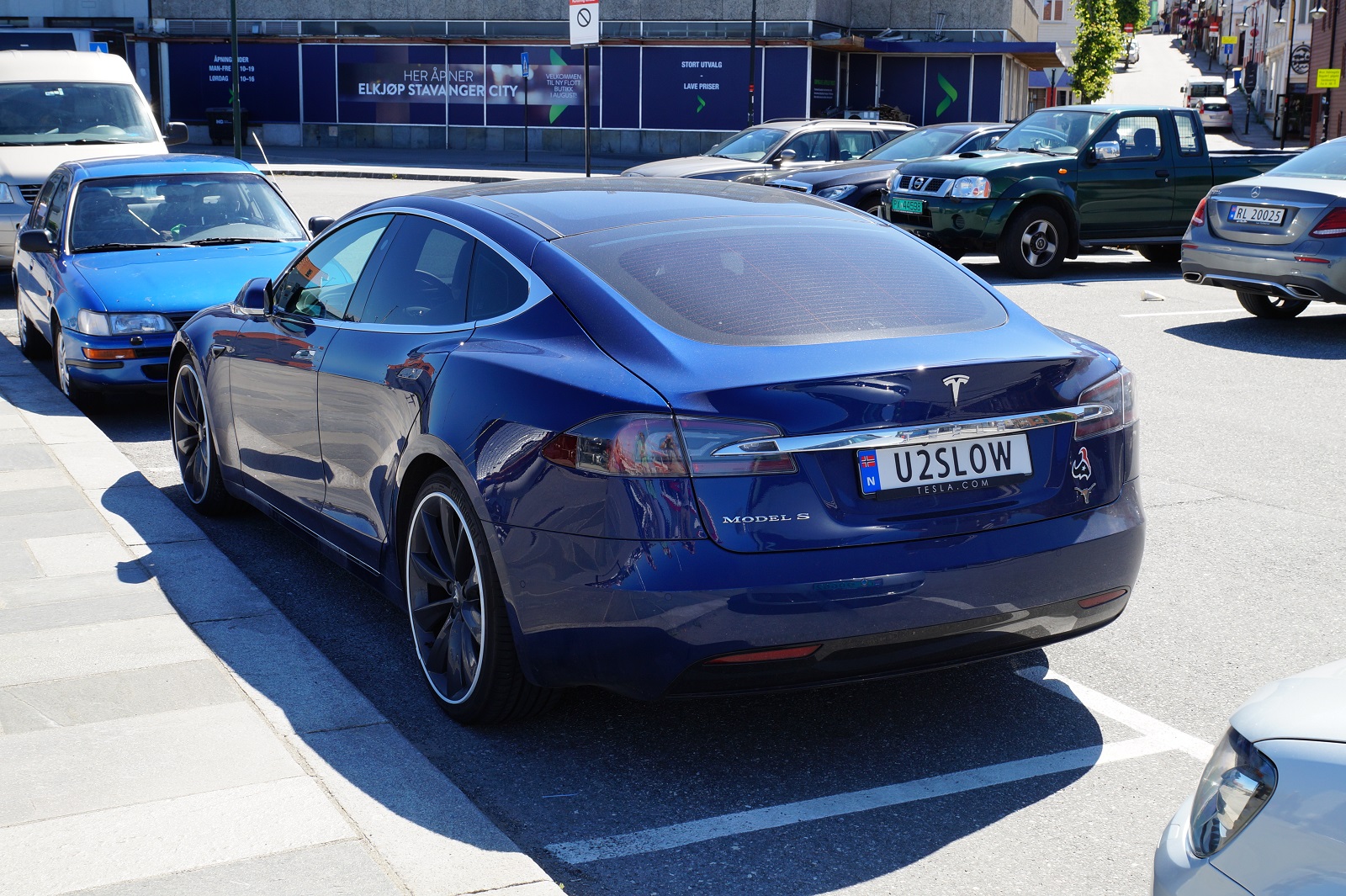 Tesla_U2SLOW.jpg