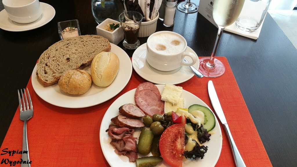 DoubleTree by Hilton Łódź - rest śniad14.jpg