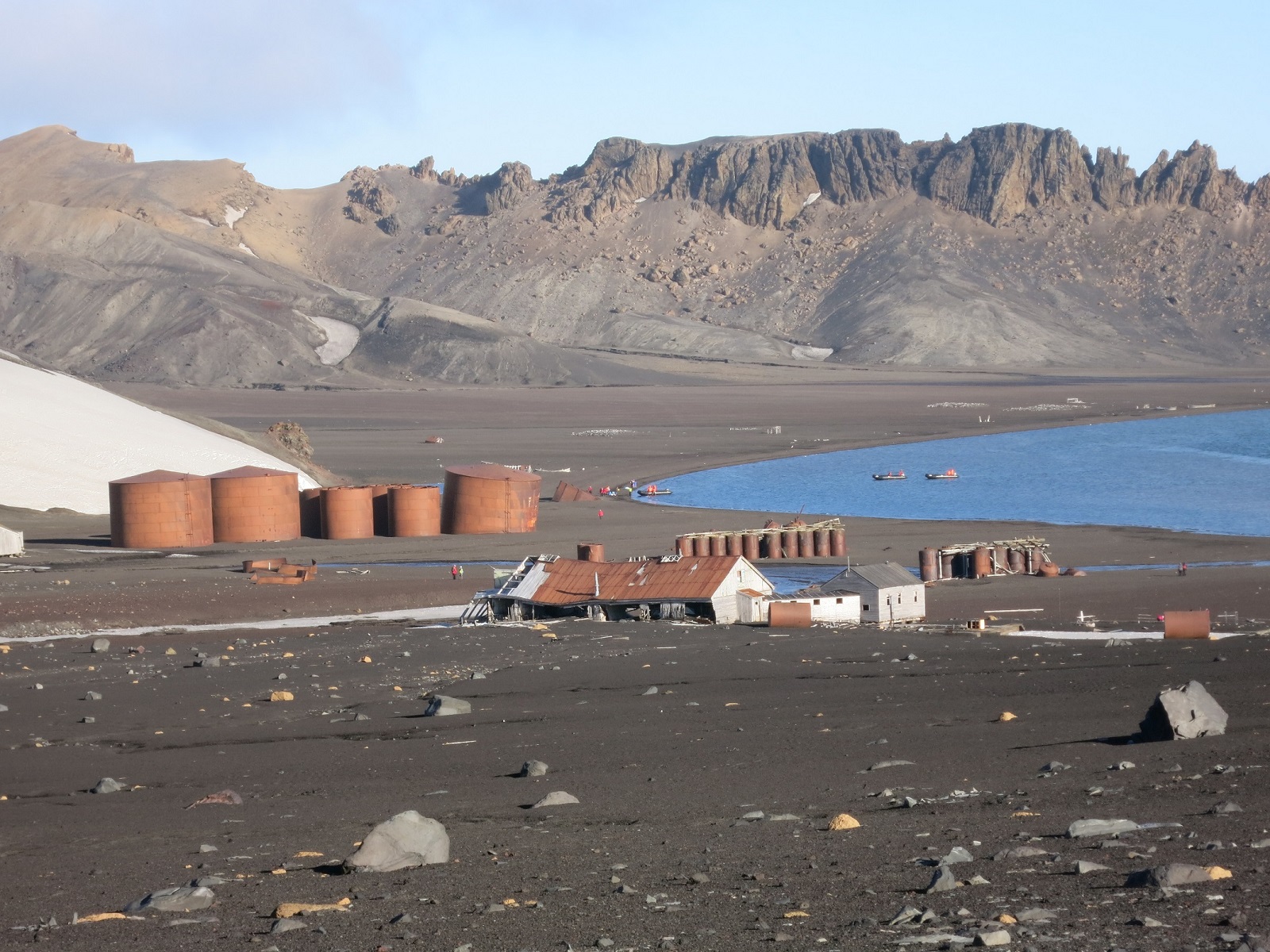 Deception Island widok ze szczytu.jpg