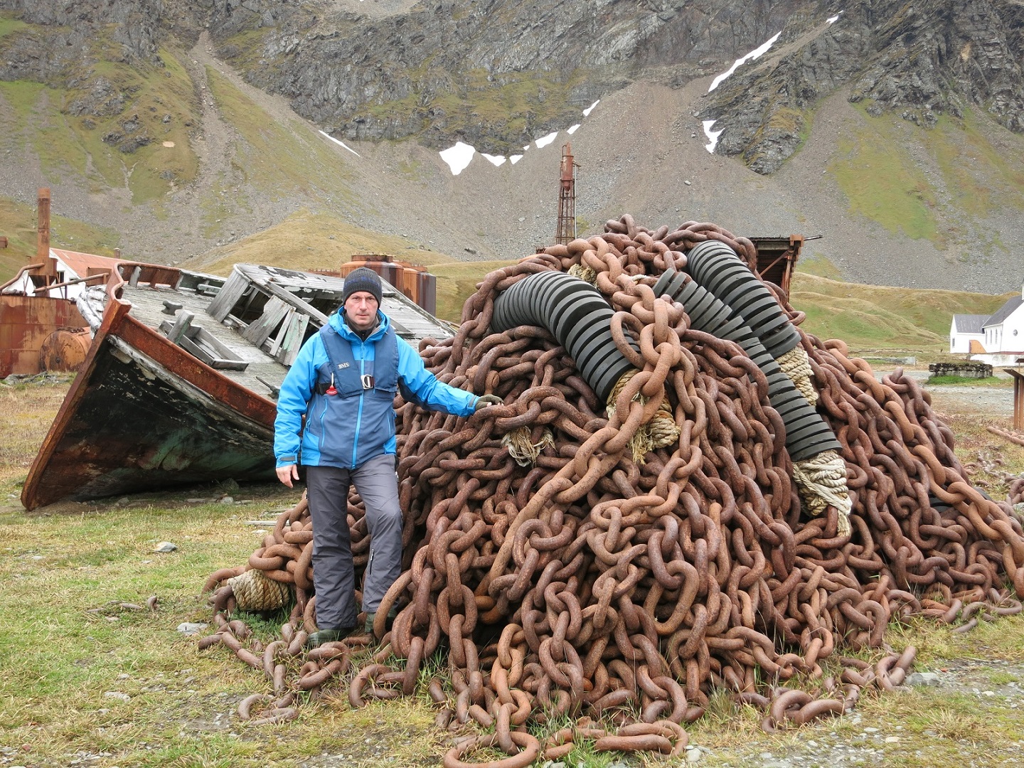 Grytviken łańcuchy.JPG