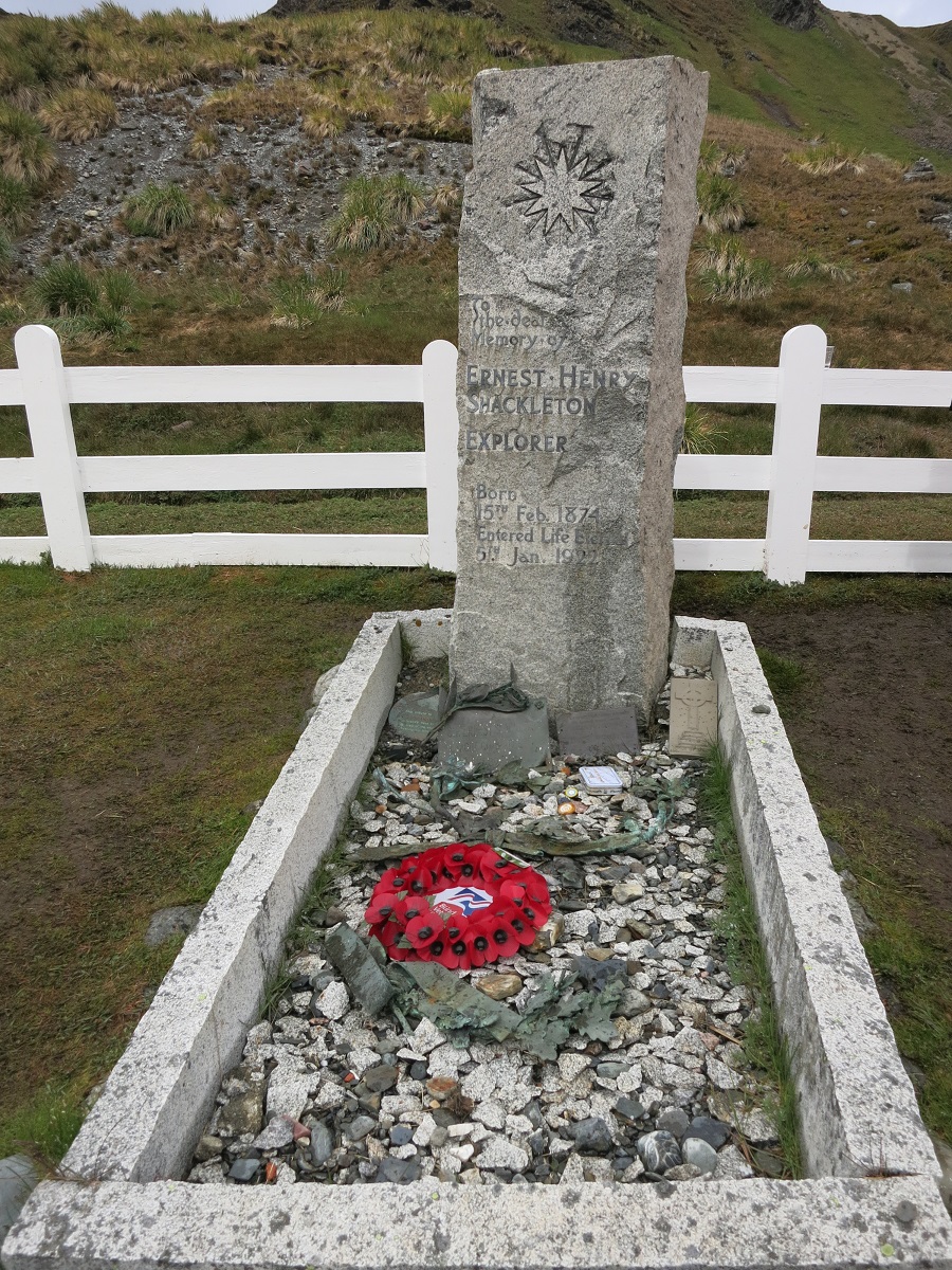 Grytviken grób sir E. Shackletona.JPG