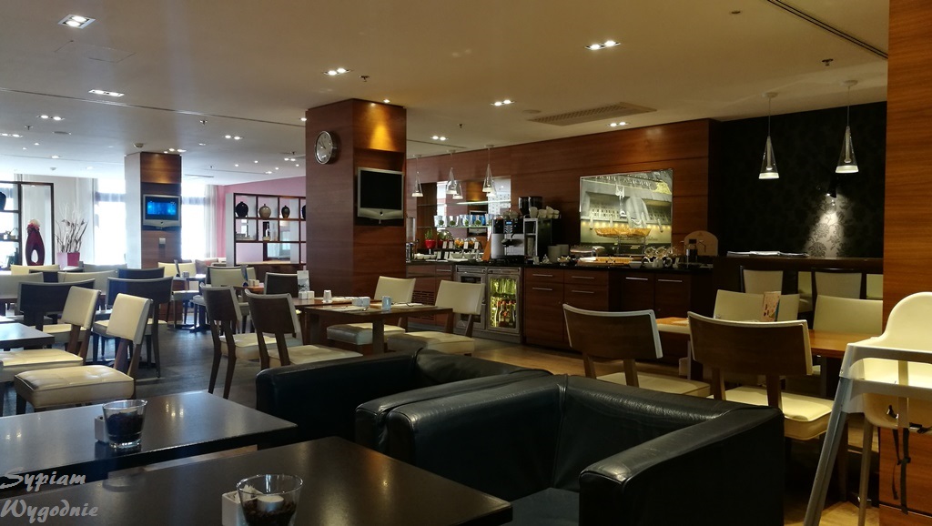 Hilton Drezno - executive lounge1.jpg