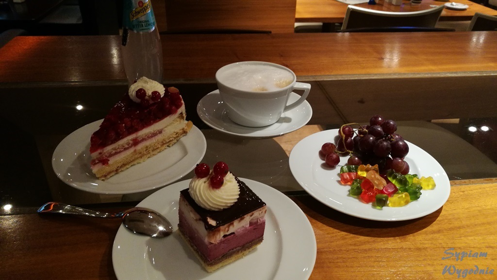 Hilton Drezno - executive lounge - podwieczorek.jpg