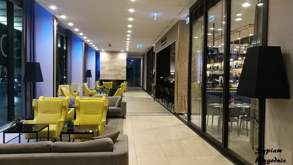 Hilton Garden Inn Kraków Airport - lobby.jpg