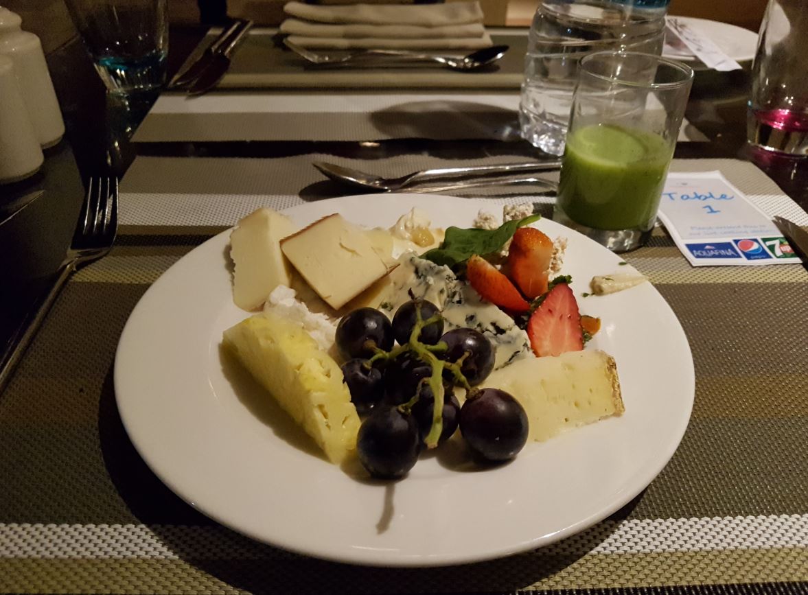 Crowne Plaza Muscat 4.JPG