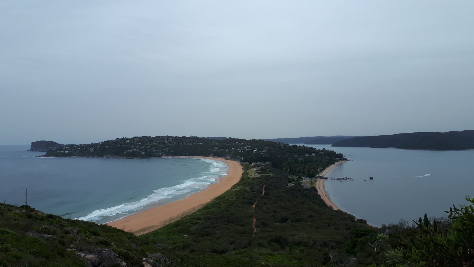 widok z Barrenjoey Lighthouse.jpg