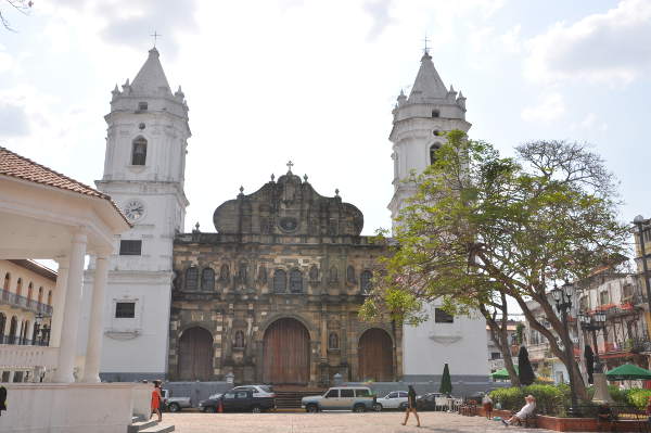 Plaza_de_la_Independencia.JPG
