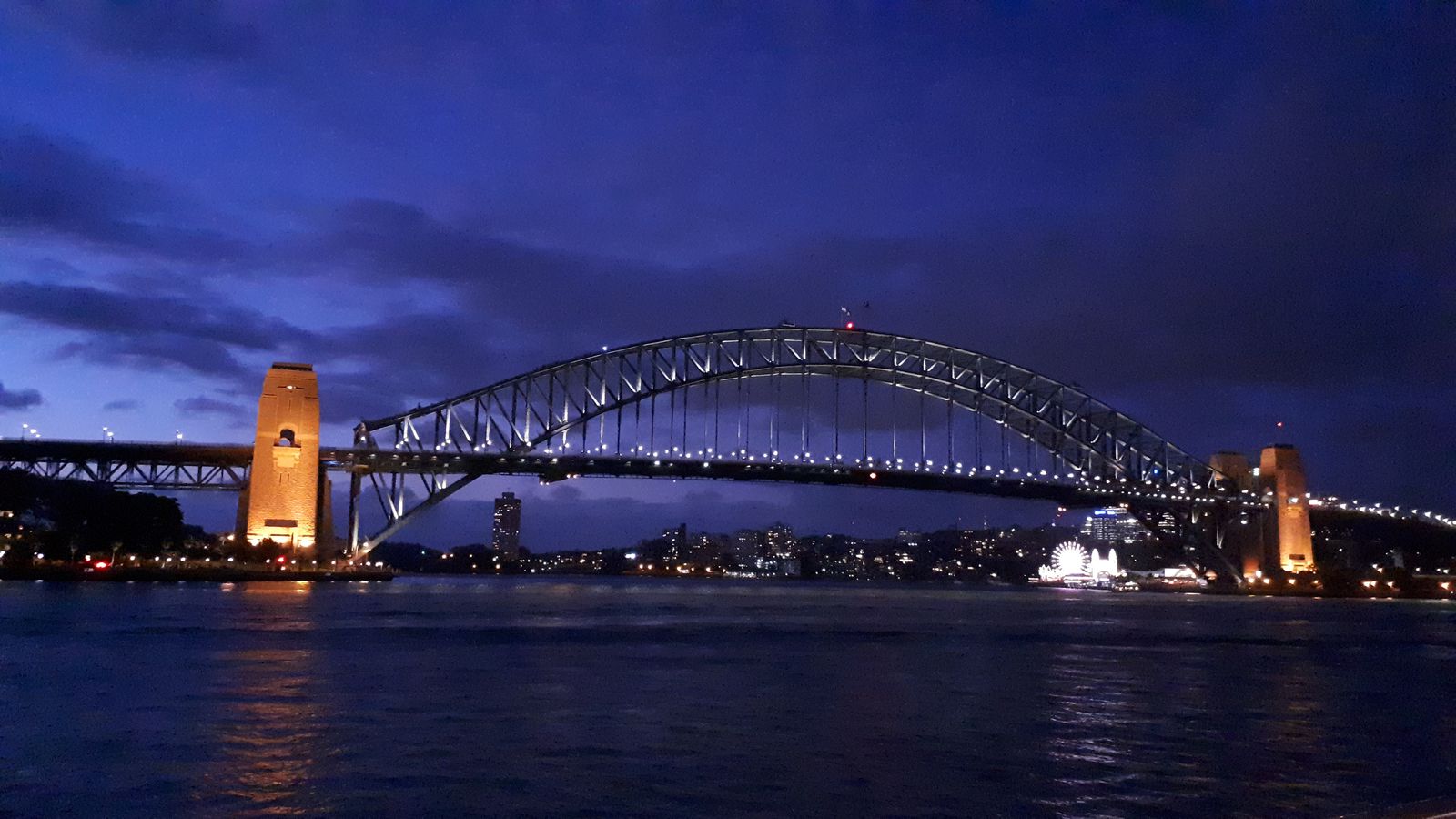 wieczorny spacer widok na Harbour Bridge.jpg