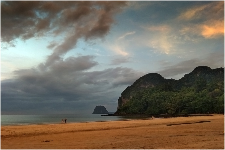 Charlie-Beach.jpg