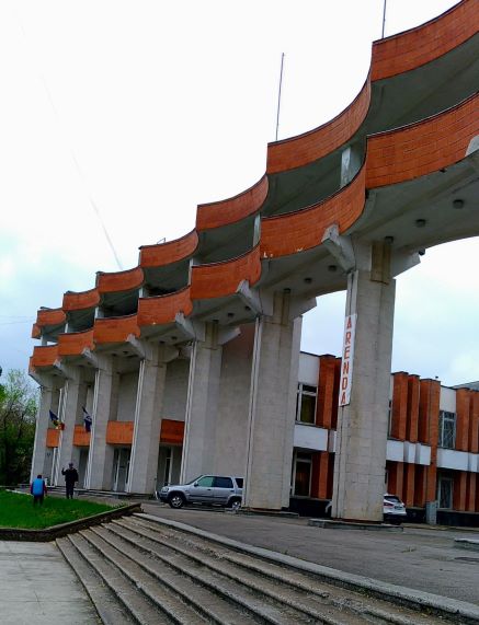 Dom kultury kolejarzy.jpg
