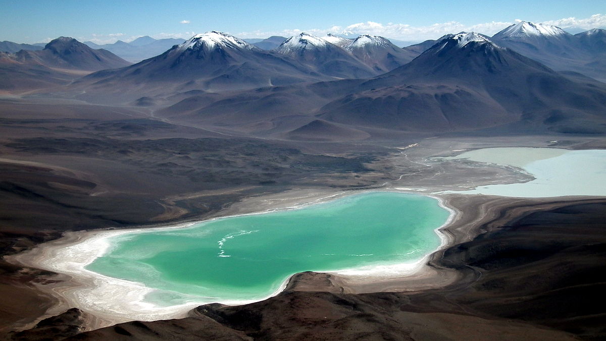 Laguna_Verde_from_Licancabur.jpg