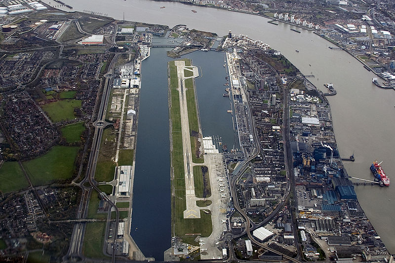 Aerial_view_of_London_City_Airport_2007.jpg
