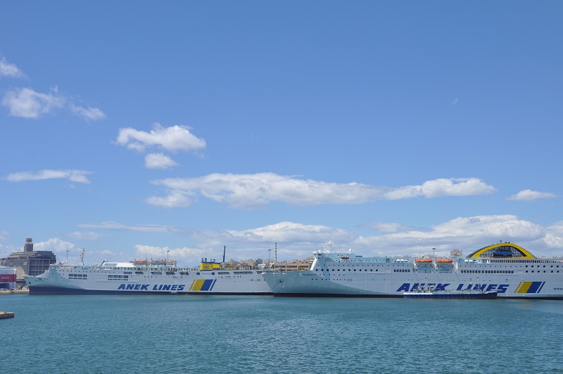09_ATH_Port_w_Pireusie.JPG