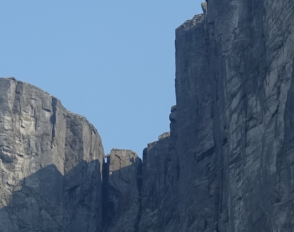Kjerag_z_dołu.jpg