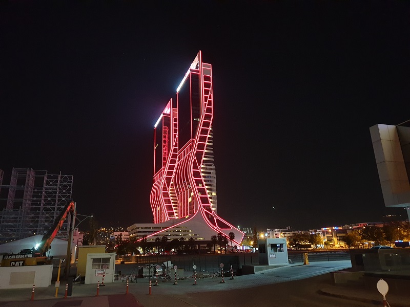 ADB_35_Biurowce_nieopodal_hotelu.jpg