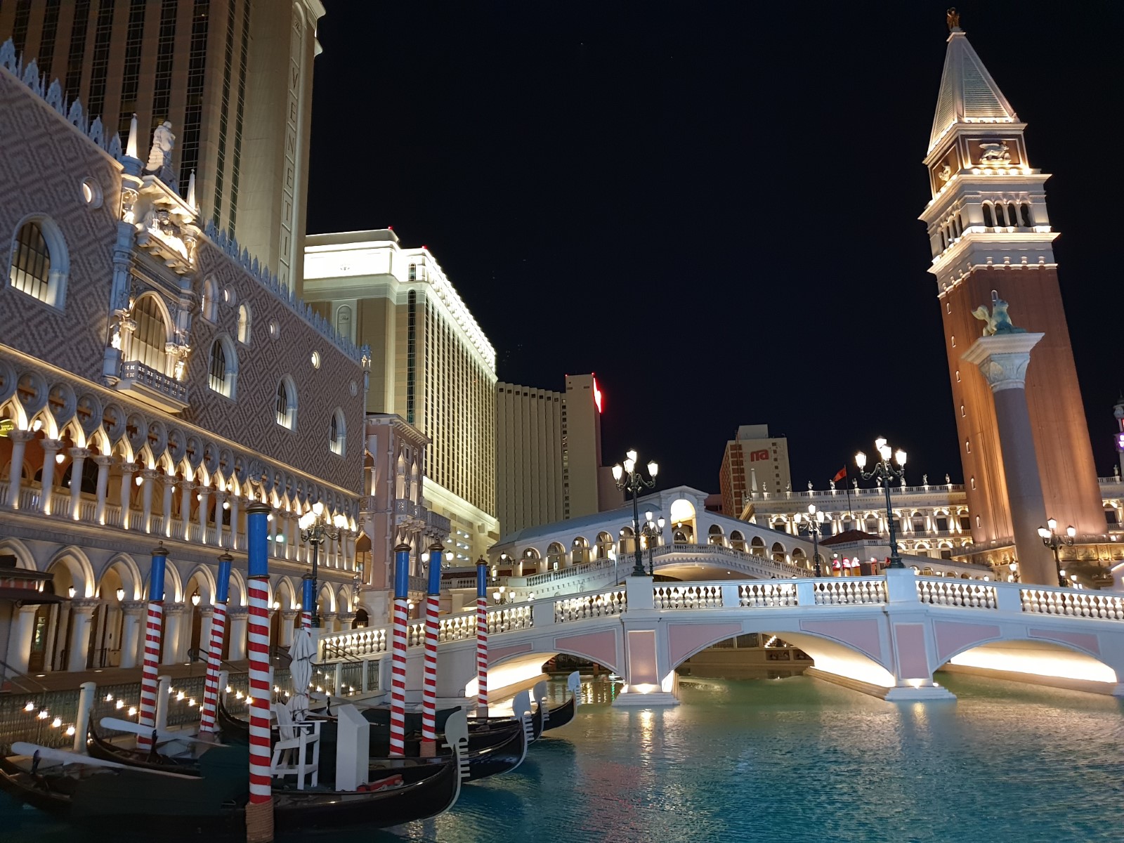 vegas2.jpg