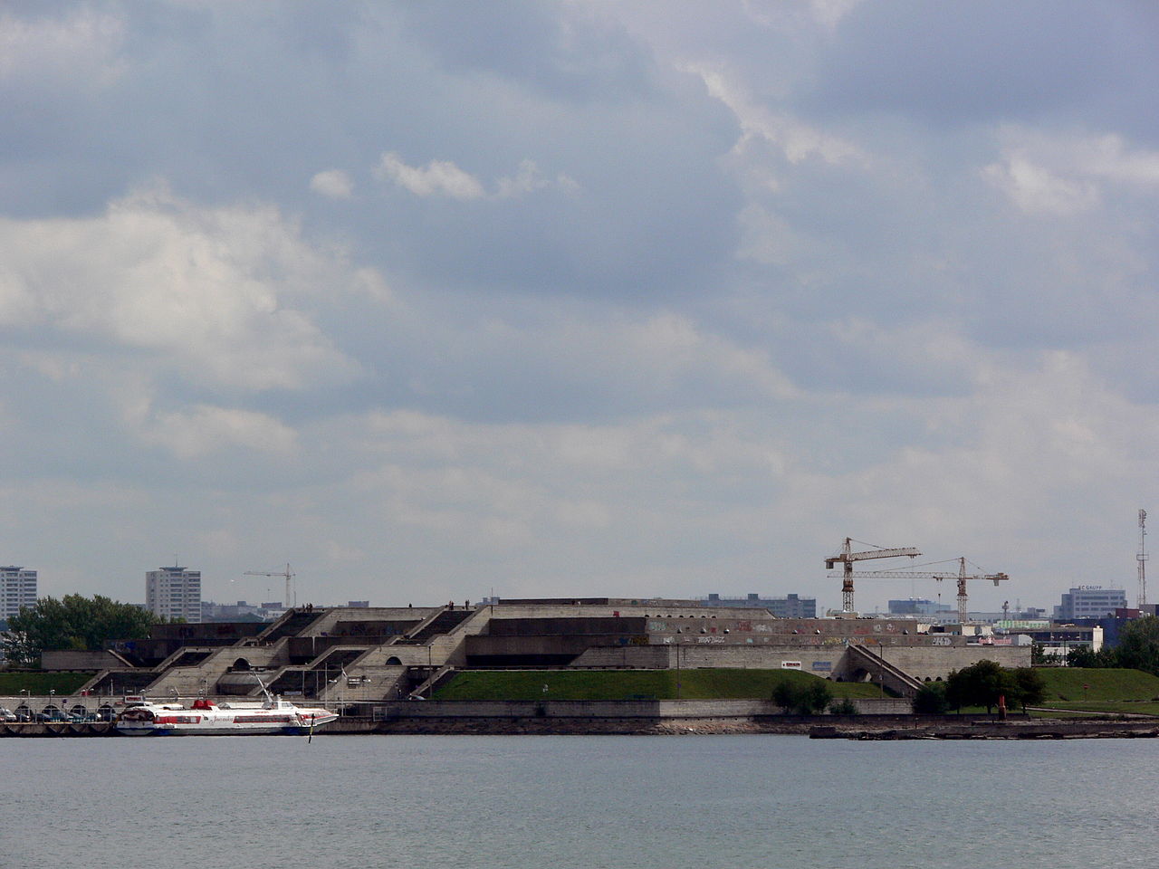 1280px-Linnahall_2006.jpg