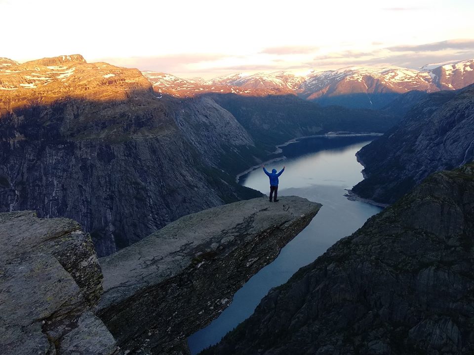 Trolltunga.jpg