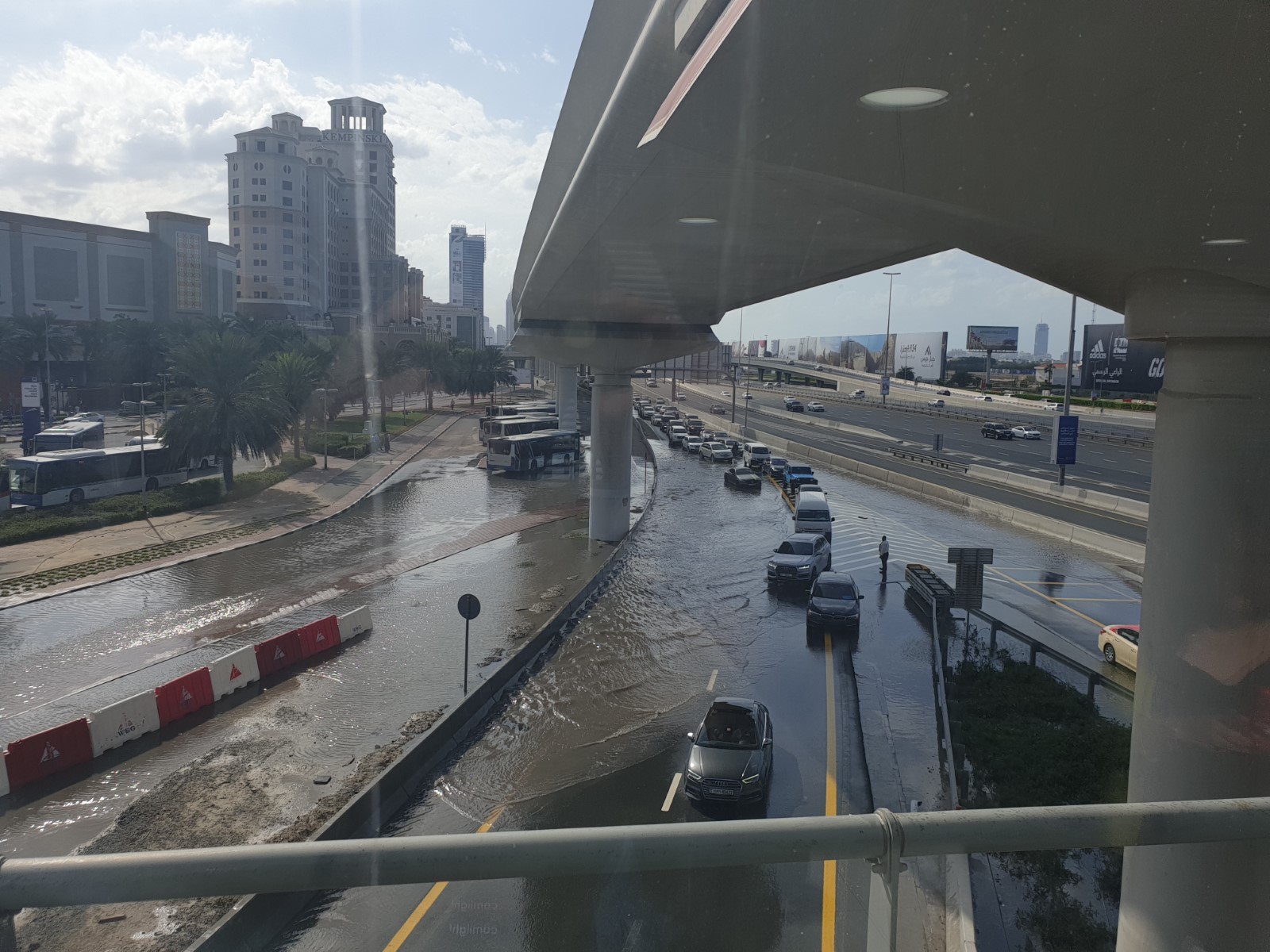 ZalanyDubai3.jpg