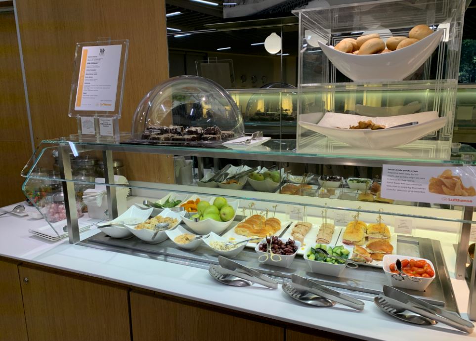EWR_Lufhansa_Business_Lounge_4.JPG
