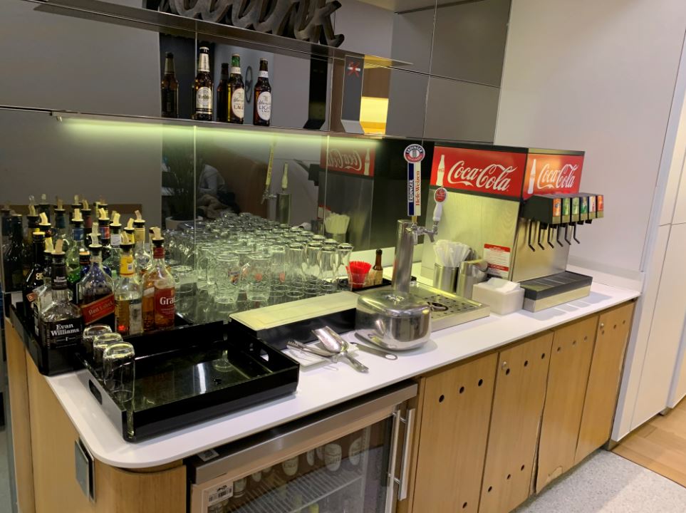 EWR_Lufhansa_Business_Lounge_3.JPG