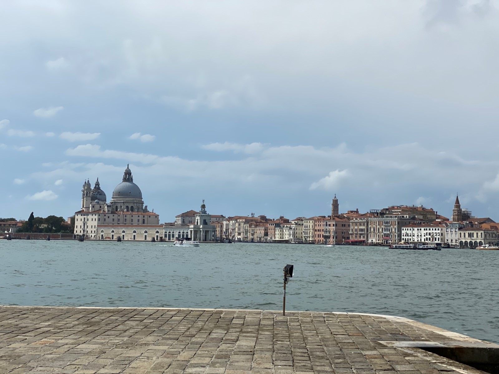 widok na Bazylike Santa Maria della Salute.JPEG
