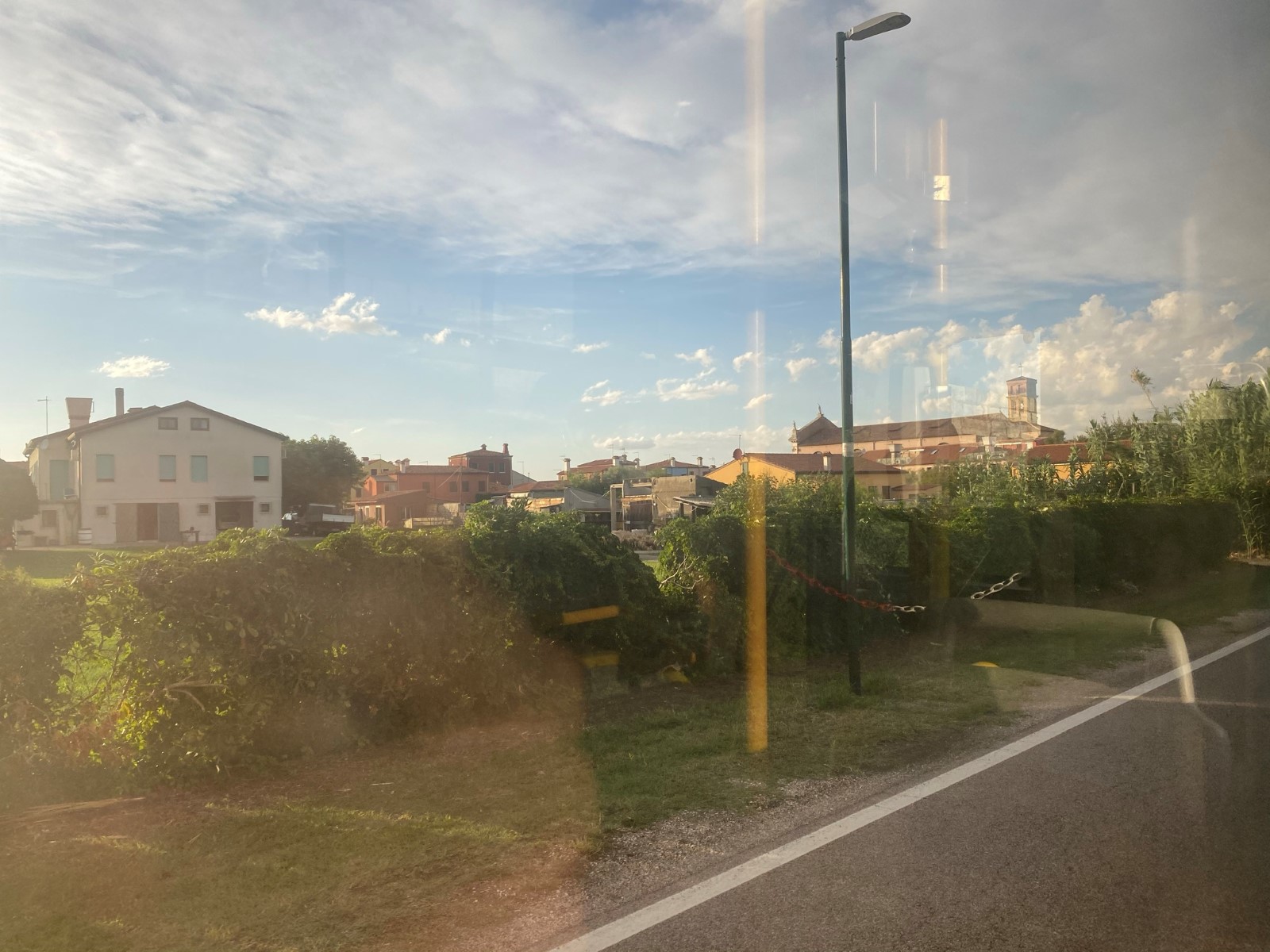 słabe zdjecie przez szybę autobusu4.JPEG