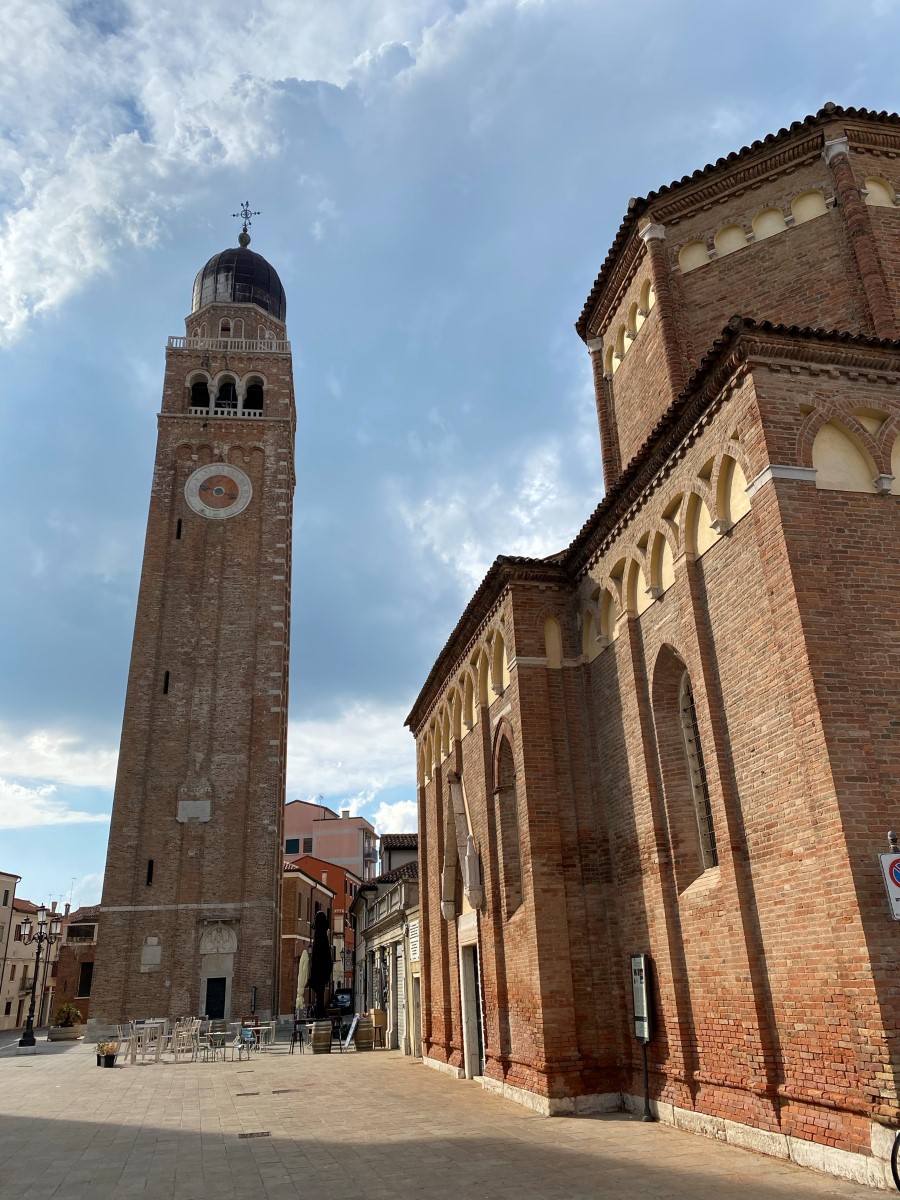 Wieża katedry i Tempietto di San Martino.JPEG