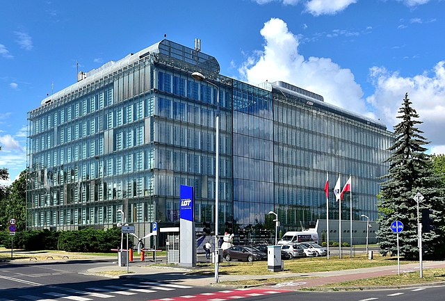 640px-Siedziba_PPL_LOT_w_Warszawie_2018.jpg