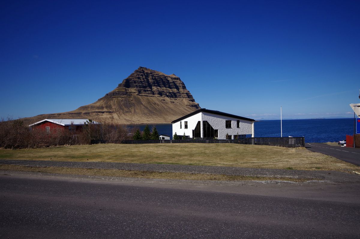 Kirkjufell z boku.jpg