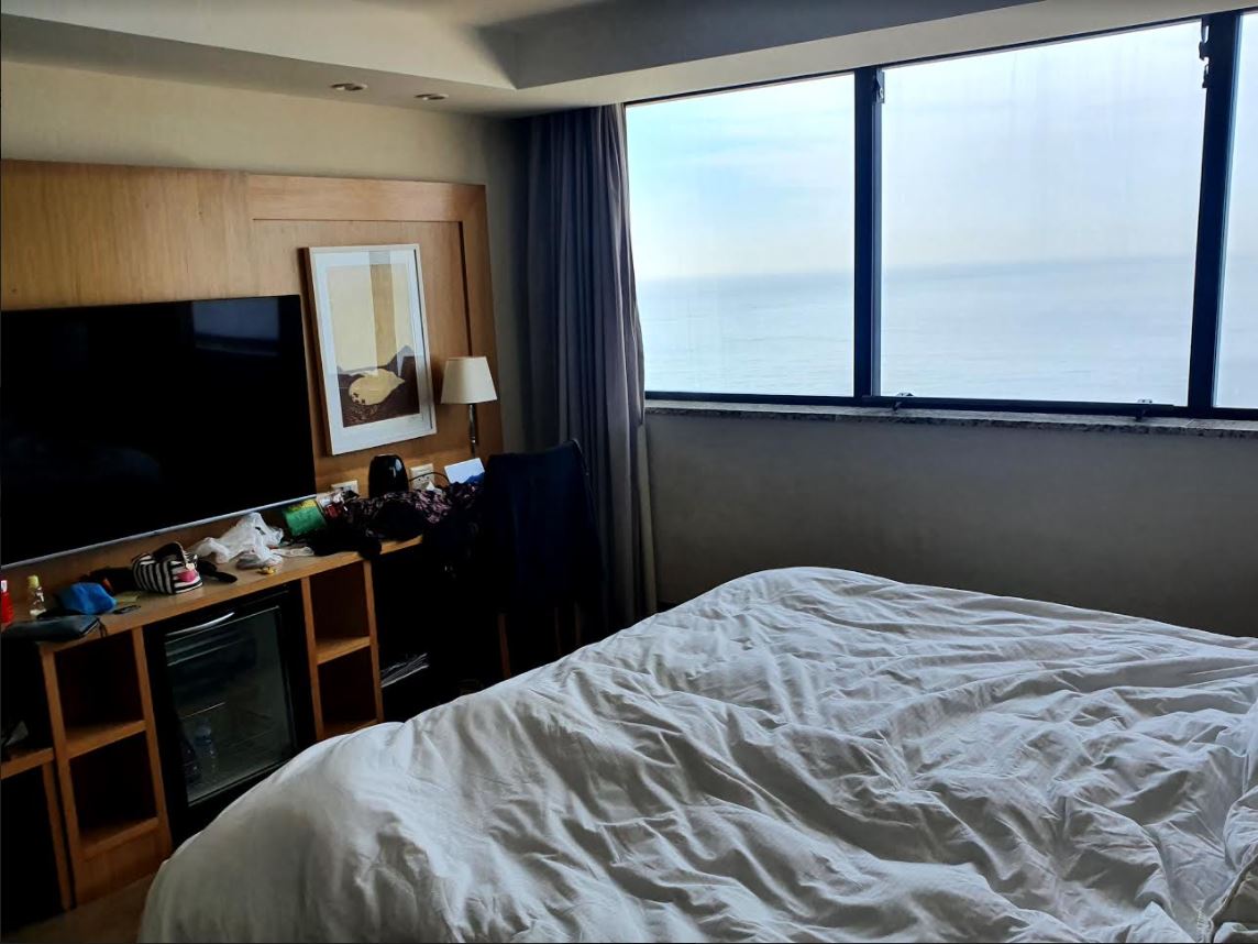 Room Hil.JPG