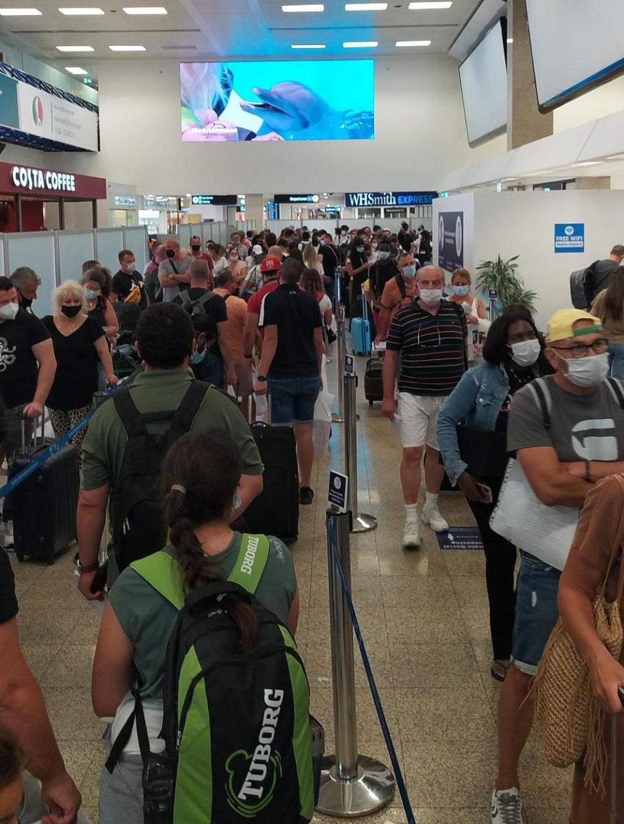 malta_hala_przylotow_20210630.jpg