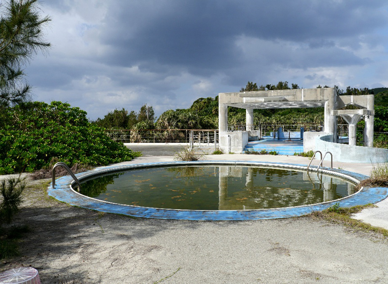 abandoned-poolx800.jpg