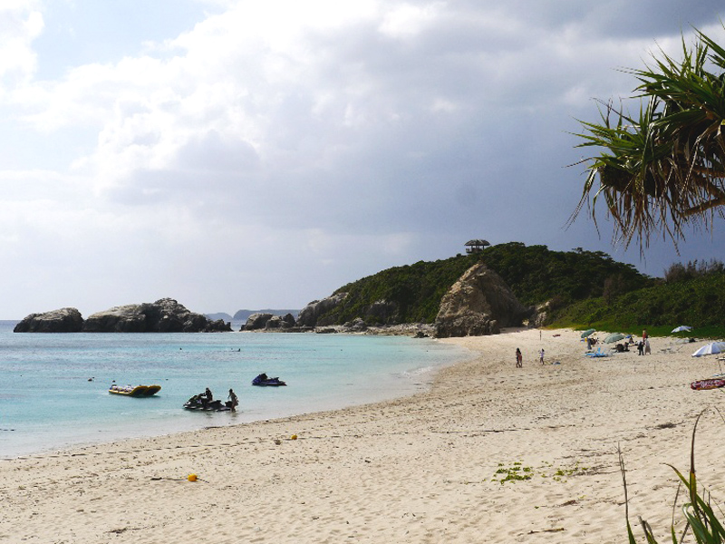 aharen-beach4x800.jpg