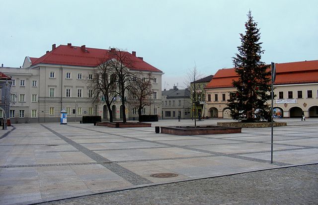 640px-Rynek_w_Kielcach.jpeg