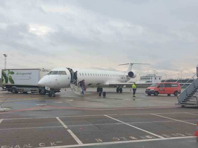 R_SK_G_08_CRJ900.jpg