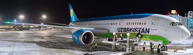 640px-Boeing_787_Dreamliner_at_Riga_Airport_(32497766545).jpg