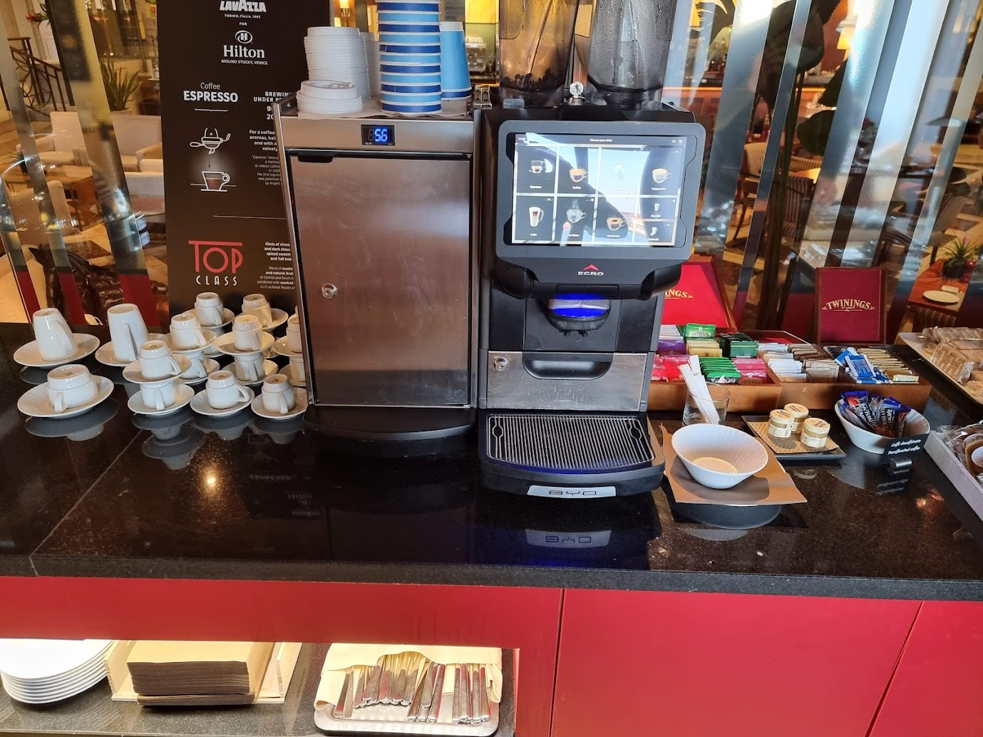 hilton venice executive lounge 2.jpg