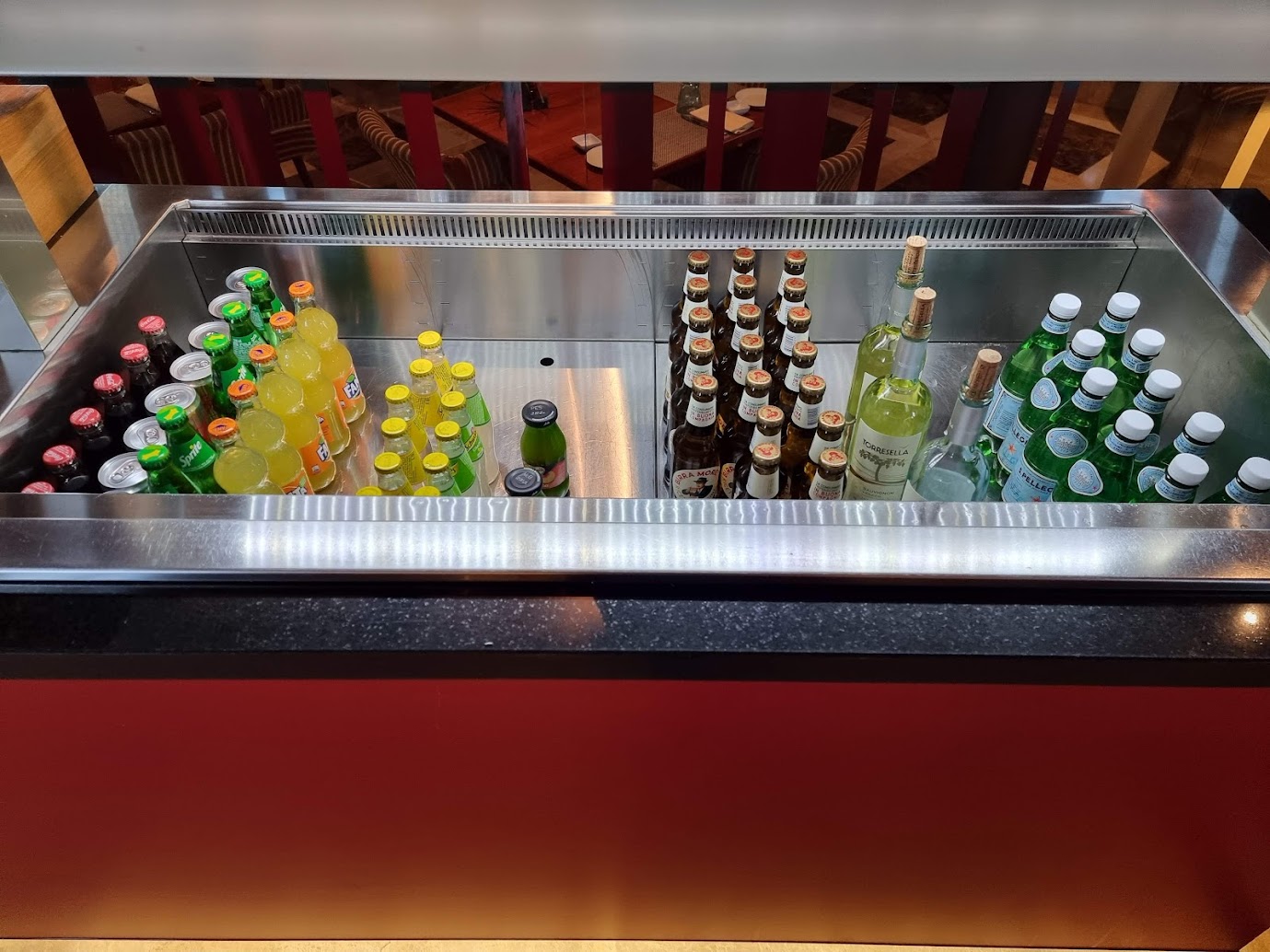 hilton venice executive lounge 1.jpg
