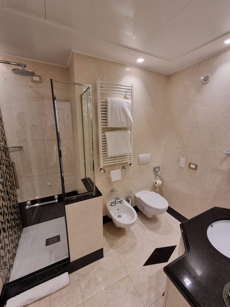 hilton venice junior suite 3.jpg